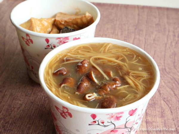 七拾間以上 麻辣大腸麵線 甜不辣:台中美食│七拾間以上 麻辣大腸麵線 甜不辣〃來自台北口味,甜不辣吃完加湯超讚,有冷氣內用區,還有兒童遊戲室~