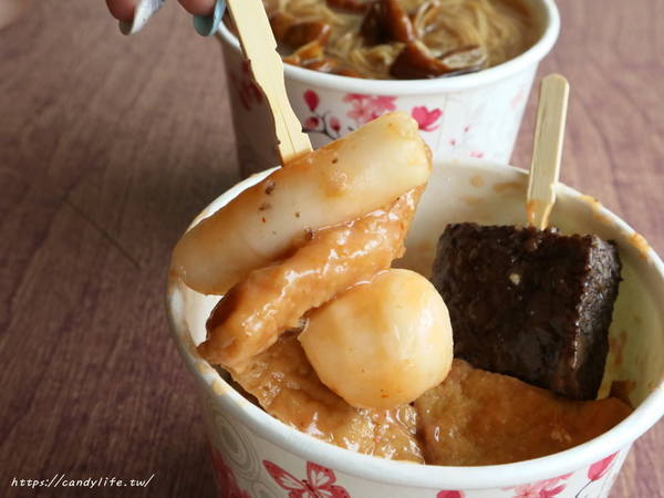 七拾間以上 麻辣大腸麵線 甜不辣:台中美食│七拾間以上 麻辣大腸麵線 甜不辣〃來自台北口味,甜不辣吃完加湯超讚,有冷氣內用區,還有兒童遊戲室~