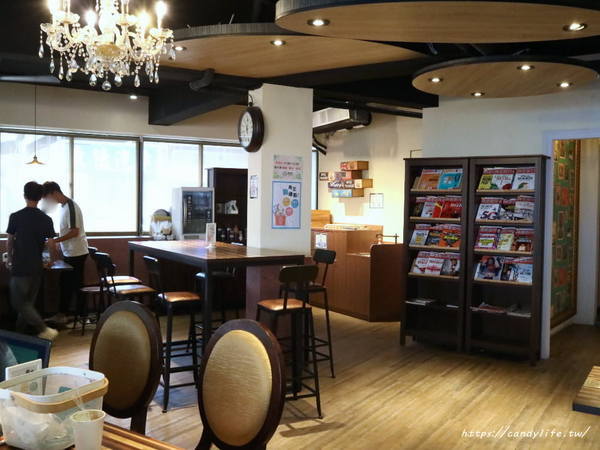 七拾間以上 麻辣大腸麵線 甜不辣:台中美食│七拾間以上 麻辣大腸麵線 甜不辣〃來自台北口味,甜不辣吃完加湯超讚,有冷氣內用區,還有兒童遊戲室~