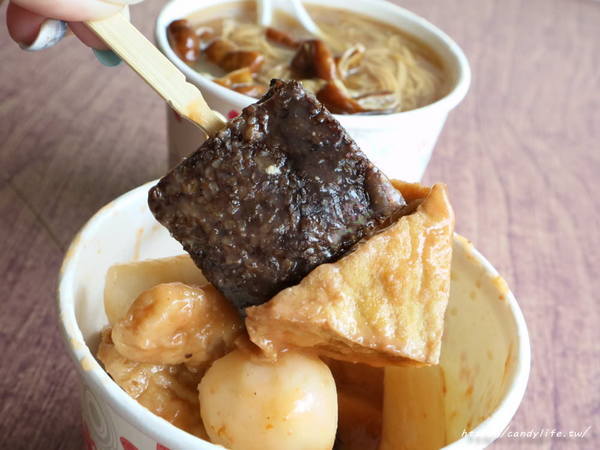 七拾間以上 麻辣大腸麵線 甜不辣:台中美食│七拾間以上 麻辣大腸麵線 甜不辣〃來自台北口味,甜不辣吃完加湯超讚,有冷氣內用區,還有兒童遊戲室~