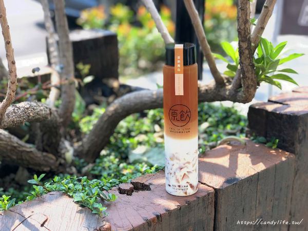 原飲：台中美食│原飲〃文青飲料店再一發!!梨子咖啡館新作，堅持使用台灣有機茶葉，純粹好喝，鮮果茶系列也很推!!