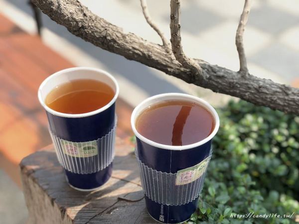 原飲：台中美食│原飲〃文青飲料店再一發!!梨子咖啡館新作，堅持使用台灣有機茶葉，純粹好喝，鮮果茶系列也很推!!