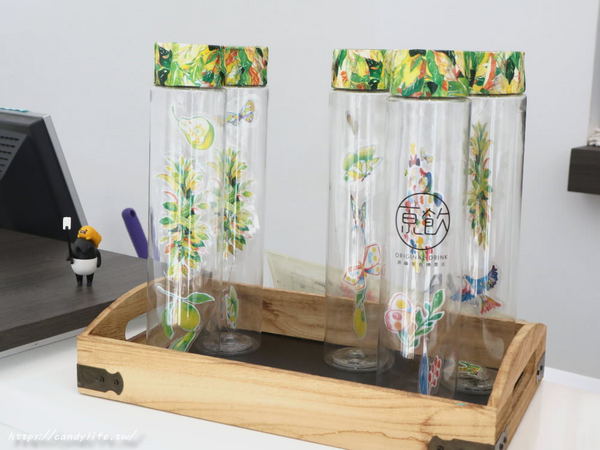 原飲：台中美食│原飲〃文青飲料店再一發!!梨子咖啡館新作，堅持使用台灣有機茶葉，純粹好喝，鮮果茶系列也很推!!