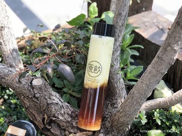 原飲：台中美食│原飲〃文青飲料店再一發!!梨子咖啡館新作，堅持使用台灣有機茶葉，純粹好喝，鮮果茶系列也很推!!