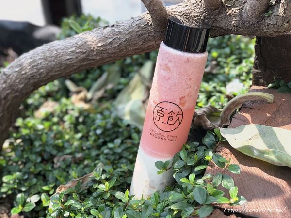 原飲：台中美食│原飲〃文青飲料店再一發!!梨子咖啡館新作，堅持使用台灣有機茶葉，純粹好喝，鮮果茶系列也很推!!