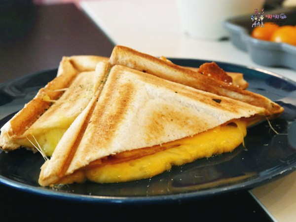 桃園美食,早餐,卡早,牽絲,起司,兒童遊戲區,兒童餐