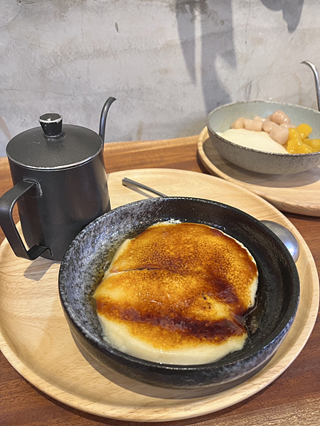 【宜蘭美食】文青豆花冰品|炙燒脆皮豆花|必吃整碗鋪滿滿鴨肉飯