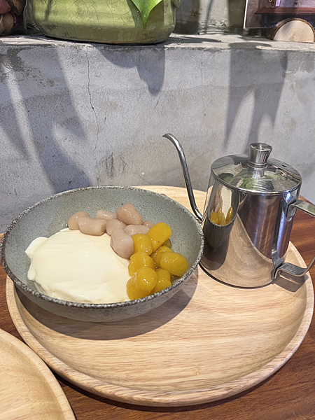 【宜蘭美食】文青豆花冰品|炙燒脆皮豆花|必吃整碗鋪滿滿鴨肉飯