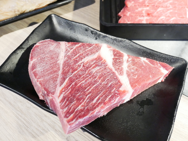 牙打燒肉:牙打燒肉-蘆洲長榮路上新開燒肉吃到飽 環境整潔明亮 餐點選擇多且食材新鮮 朋友聚餐的好地方