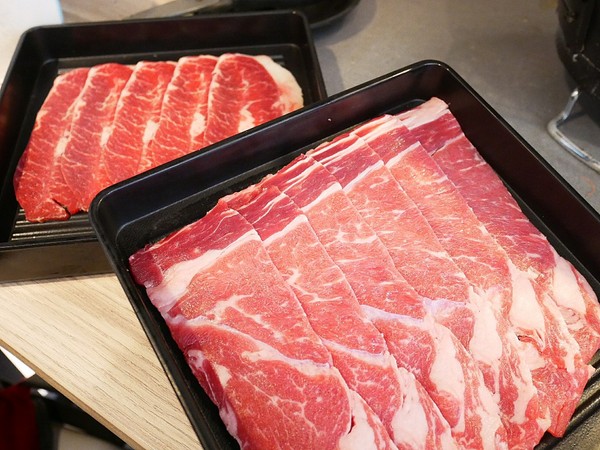 牙打燒肉:牙打燒肉-蘆洲長榮路上新開燒肉吃到飽 環境整潔明亮 餐點選擇多且食材新鮮 朋友聚餐的好地方