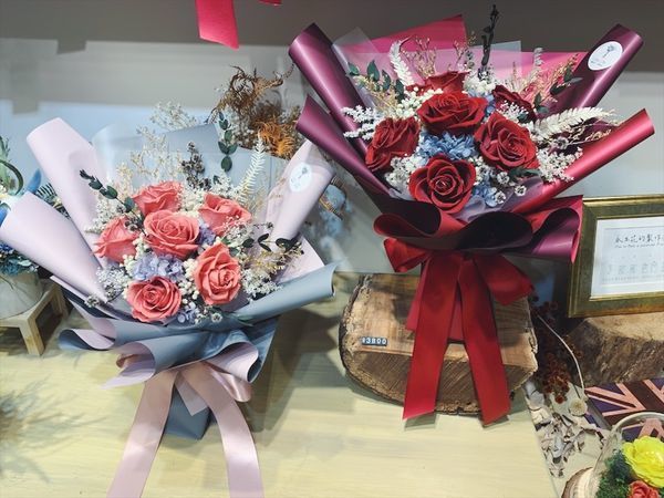 台北質感花店推薦,永生玫瑰花束,超有質感的永生花束.JPG