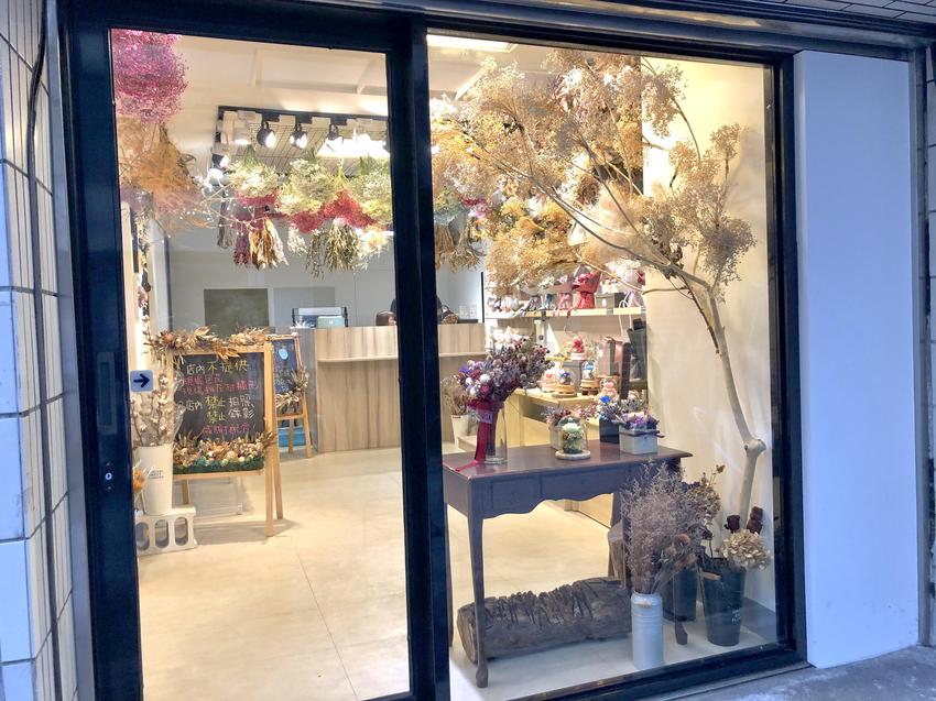 喜歡生活乾燥花,永生花,我不是他媽媽,行天宮,網路花店,送花,新娘捧花,婚禮布置,手腕花,花冠,盆栽,DIY,花藝課,韓系,乾燥花,花藝課