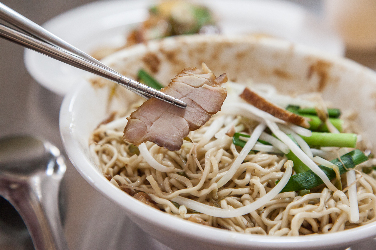 [桃園南崁]隱密極品乾麵！彈牙汕頭香Ｑ麵，濃香滷汁超涮嘴！心怡汕頭香Q麵 - 大手牽小手。玩樂趣