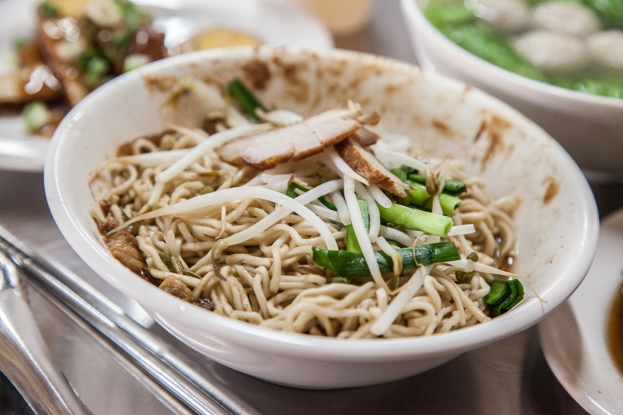 [桃園南崁]隱密極品乾麵！彈牙汕頭香Ｑ麵，濃香滷汁超涮嘴！心怡汕頭香Q麵 - 大手牽小手。玩樂趣