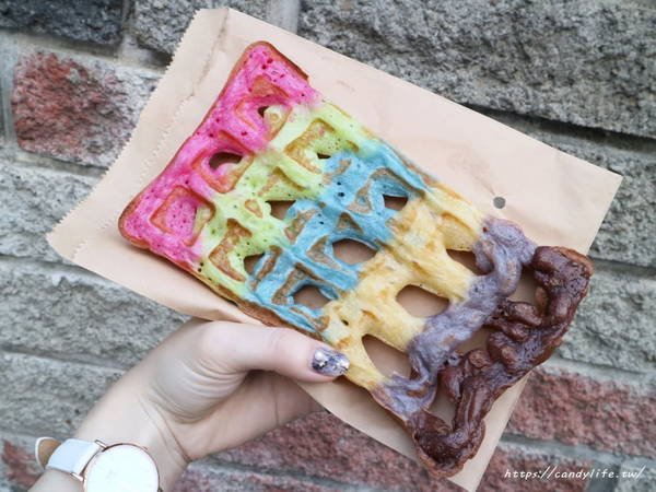 彩虹燒：台中美食│彩虹燒〃嘉義超人氣打卡美食彩虹燒進軍台中一中商圈啦!!慶開幕還有買一送一的優惠唷~