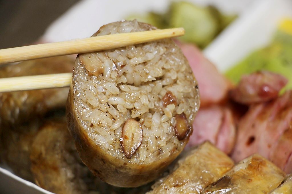 烏日巧之房傳統小吃,美味餐車趴趴走!手工花生糯米腸與現場必吃脆皮大腸!!!! - 微笑Joe幸運