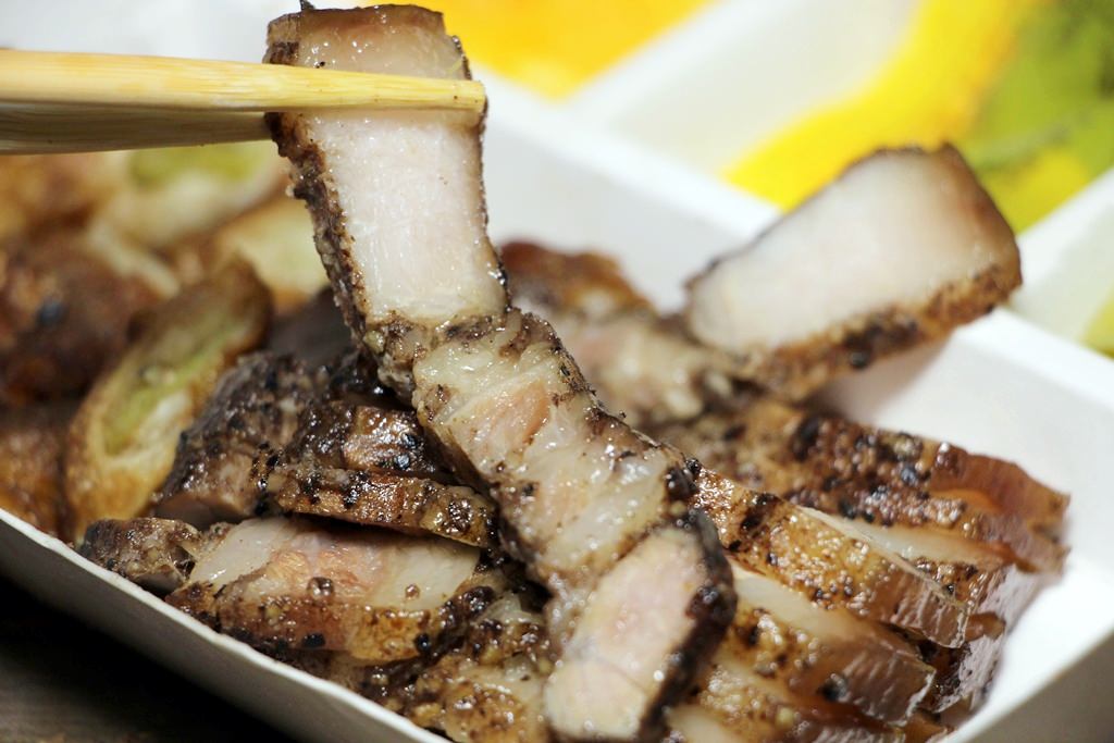 烏日巧之房傳統小吃,美味餐車趴趴走!手工花生糯米腸與現場必吃脆皮大腸!!!! - 微笑Joe幸運