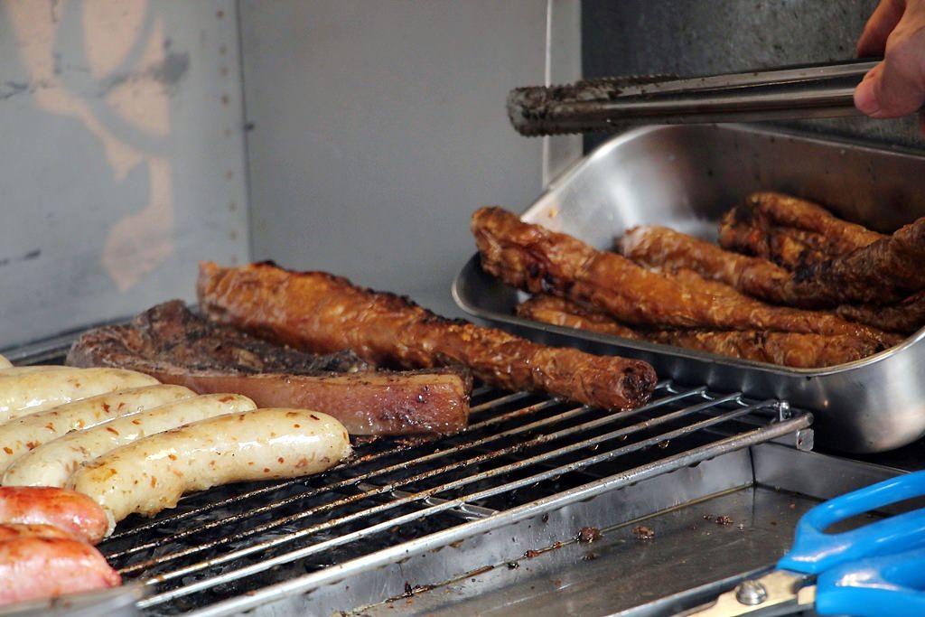 烏日巧之房傳統小吃,美味餐車趴趴走!手工花生糯米腸與現場必吃脆皮大腸!!!! - 微笑Joe幸運