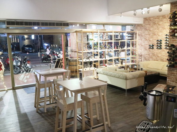 Lovewine葡萄酒專賣店&法式餐廳:台中美食│Love Wine葡萄酒專賣店&法餐酒館〃美食配紅酒,還有專利品酒鮮飲機,紅酒一杯25元起~