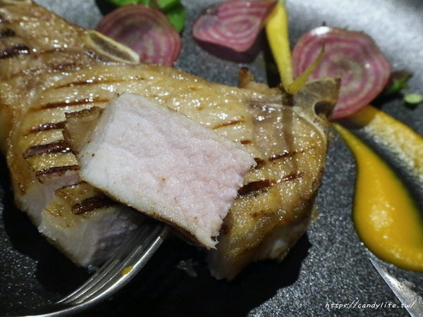 Lovewine葡萄酒專賣店&法式餐廳:台中美食│Love Wine葡萄酒專賣店&法餐酒館〃美食配紅酒,還有專利品酒鮮飲機,紅酒一杯25元起~