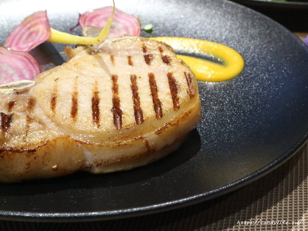 Lovewine葡萄酒專賣店&法式餐廳:台中美食│Love Wine葡萄酒專賣店&法餐酒館〃美食配紅酒,還有專利品酒鮮飲機,紅酒一杯25元起~