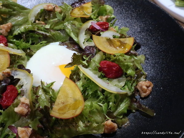 Lovewine葡萄酒專賣店&法式餐廳:台中美食│Love Wine葡萄酒專賣店&法餐酒館〃美食配紅酒,還有專利品酒鮮飲機,紅酒一杯25元起~