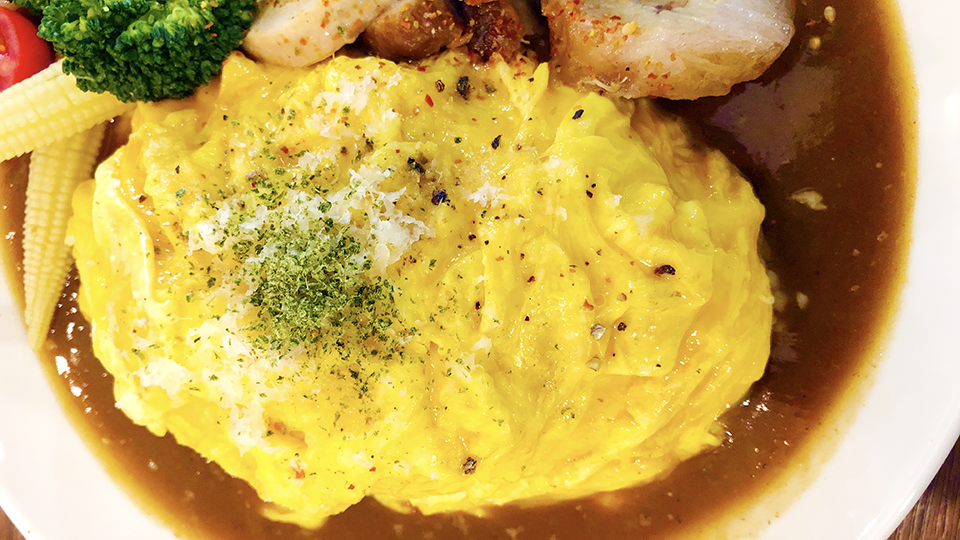 香煎叉燒嫩蛋包飯咖哩什麼是蛋澳式早午餐 eggy,什麼是蛋澳式早午餐,松山區美食,我不是他媽媽,低熱量,歐姆蛋,低醣,蛋包飯,南京三民美食,新店線美食,文青風,咖哩