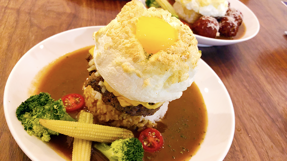 白雲爆蛋漢堡肉咖哩什麼是蛋澳式早午餐 eggy,什麼是蛋澳式早午餐,松山區美食,我不是他媽媽,北海道湯咖哩,銀兔湯咖哩,門司燒きカレー咖哩,東京咖哩,咖哩歐姆蛋,溫泉蛋