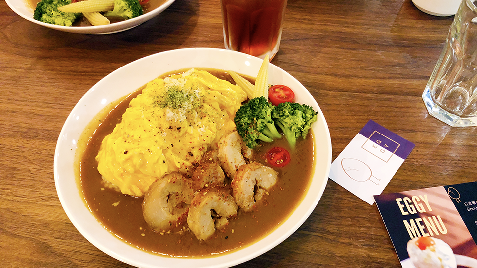 香煎叉燒嫩蛋包飯咖哩什麼是蛋澳式早午餐 eggy,什麼是蛋澳式早午餐,松山區美食,我不是他媽媽,國民健康署,熱量,蛋白質,吃蛋減肥,instadfood,晚餐,商業晚餐