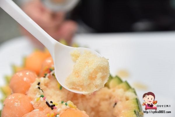 桃園龍潭美食-灰熊QQ-哈密瓜恐龍蛋太吸晴啦，夏日冰品開始大作戰 @民宿女王芽月-美食.旅遊.全台趴趴走