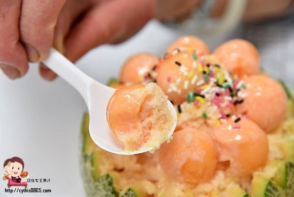 桃園龍潭美食-灰熊QQ-哈密瓜恐龍蛋太吸晴啦，夏日冰品開始大作戰 @民宿女王芽月-美食.旅遊.全台趴趴走