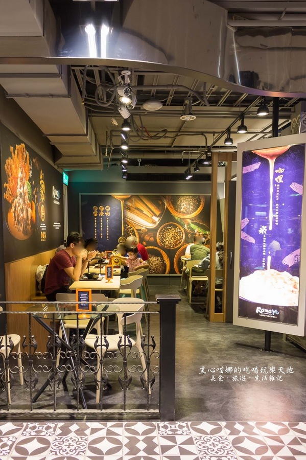 拉瑪右手泰式咖哩丼:高雄左營︱拉瑪右手泰式咖哩丼 泰式咖哩結合日式丼飯,母親節來點不一樣的新滋味吧!Rama Yo Thai Curry Don