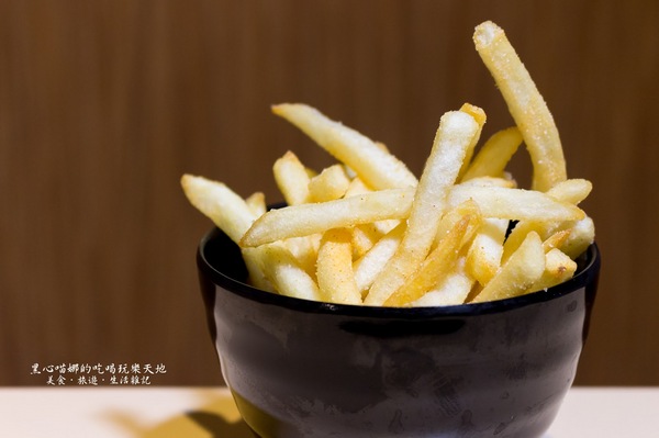 拉瑪右手泰式咖哩丼:高雄左營︱拉瑪右手泰式咖哩丼 泰式咖哩結合日式丼飯,母親節來點不一樣的新滋味吧!Rama Yo Thai Curry Don