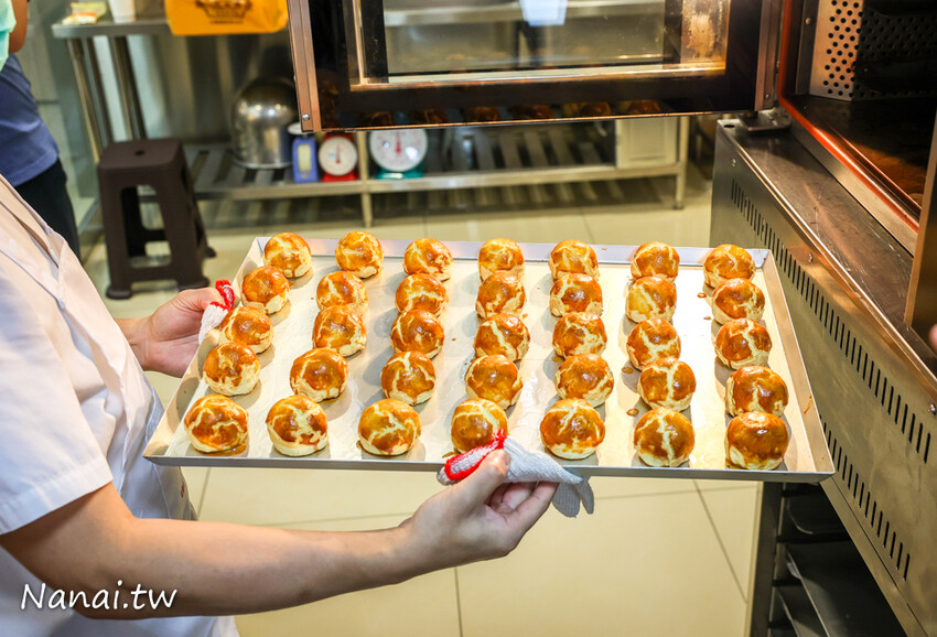 中秋超難搶！菠蘿蛋黃酥大爆單，歷年賣到缺貨，想吃千萬要趁早訂，台中百年老店必買