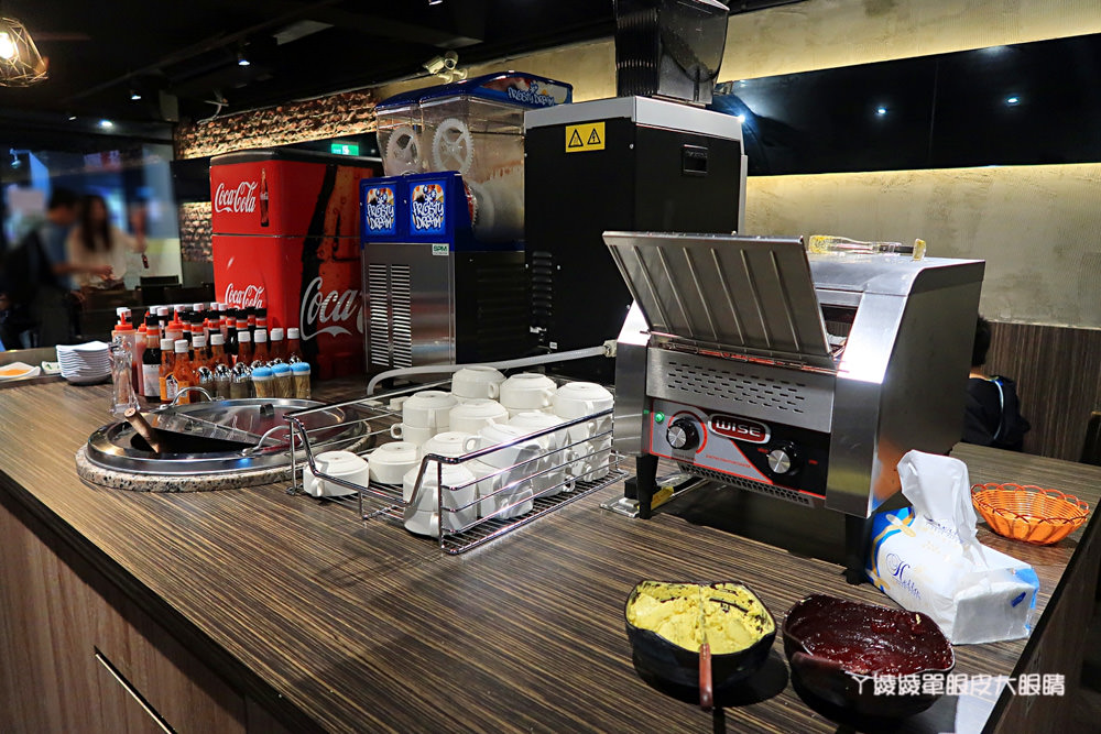 新莊平價牛排推薦,鮮牛排新開幕囉!有夠厚牛排、沙拉自助吧無限供應、現磨咖啡