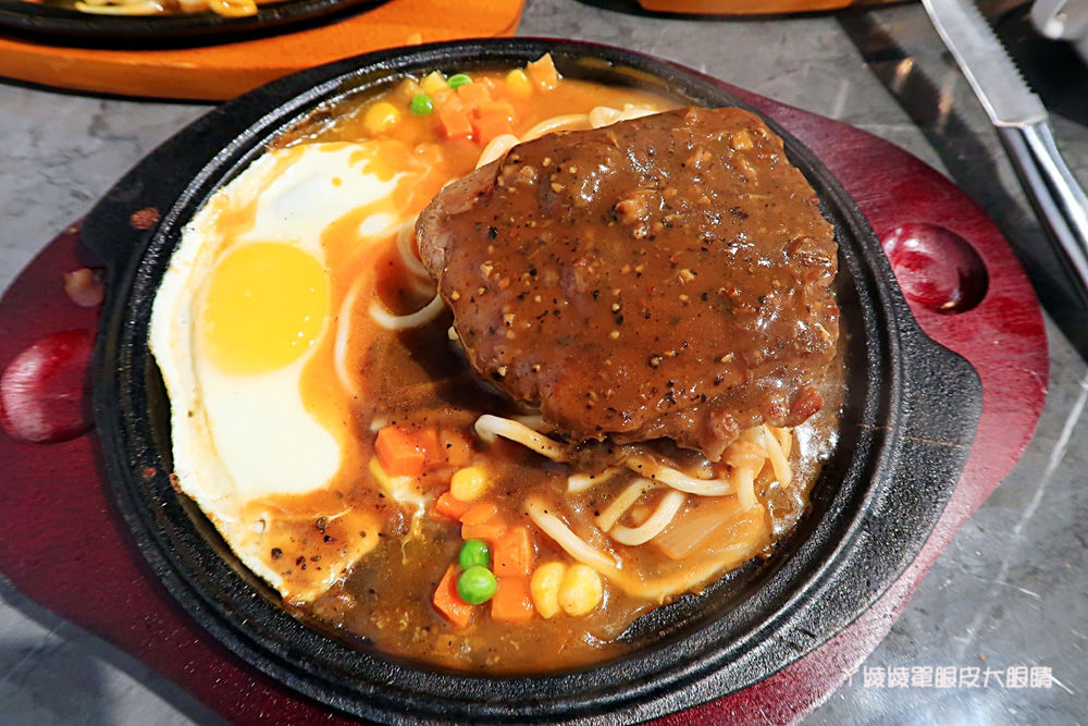 新莊平價牛排推薦,鮮牛排新開幕囉!有夠厚牛排、沙拉自助吧無限供應、現磨咖啡