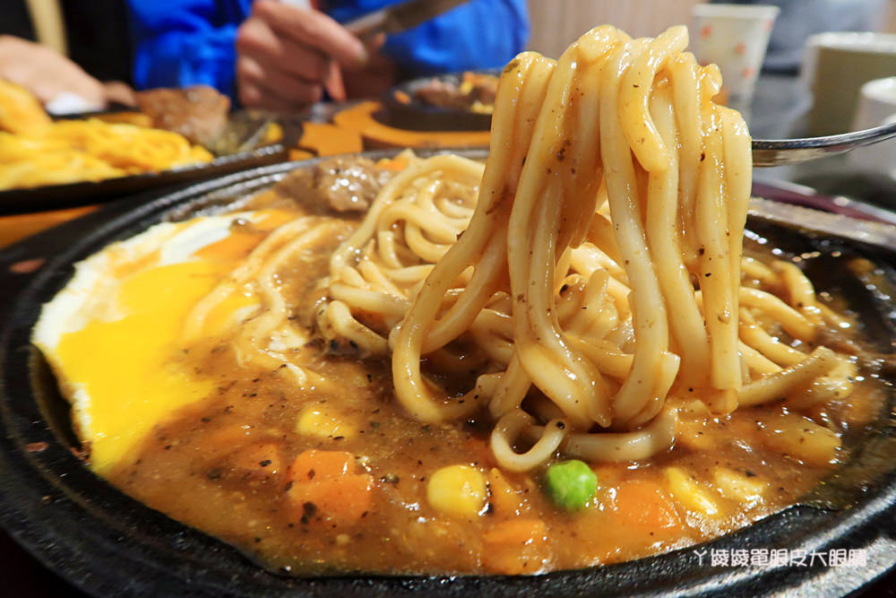 新莊平價牛排推薦,鮮牛排新開幕囉!有夠厚牛排、沙拉自助吧無限供應、現磨咖啡