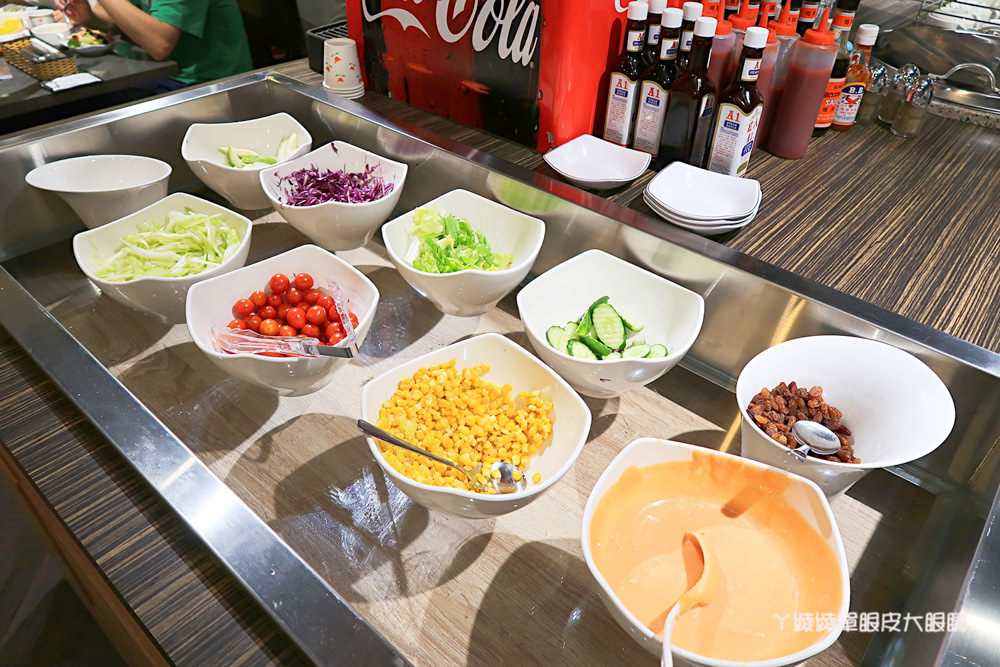 新莊平價牛排推薦,鮮牛排新開幕囉!有夠厚牛排、沙拉自助吧無限供應、現磨咖啡