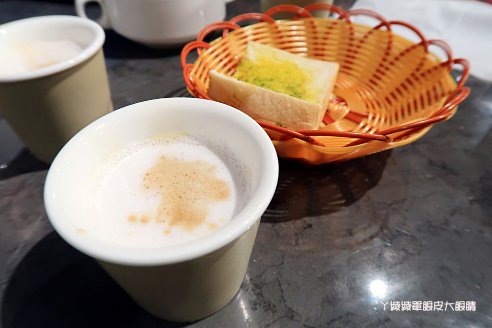 新莊平價牛排推薦,鮮牛排新開幕囉!有夠厚牛排、沙拉自助吧無限供應、現磨咖啡