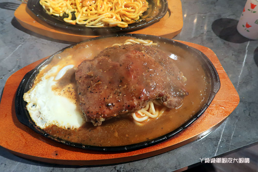 新莊平價牛排推薦,鮮牛排新開幕囉!有夠厚牛排、沙拉自助吧無限供應、現磨咖啡