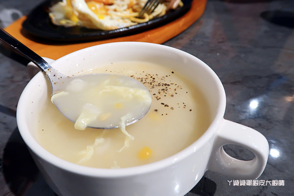 新莊平價牛排推薦,鮮牛排新開幕囉!有夠厚牛排、沙拉自助吧無限供應、現磨咖啡