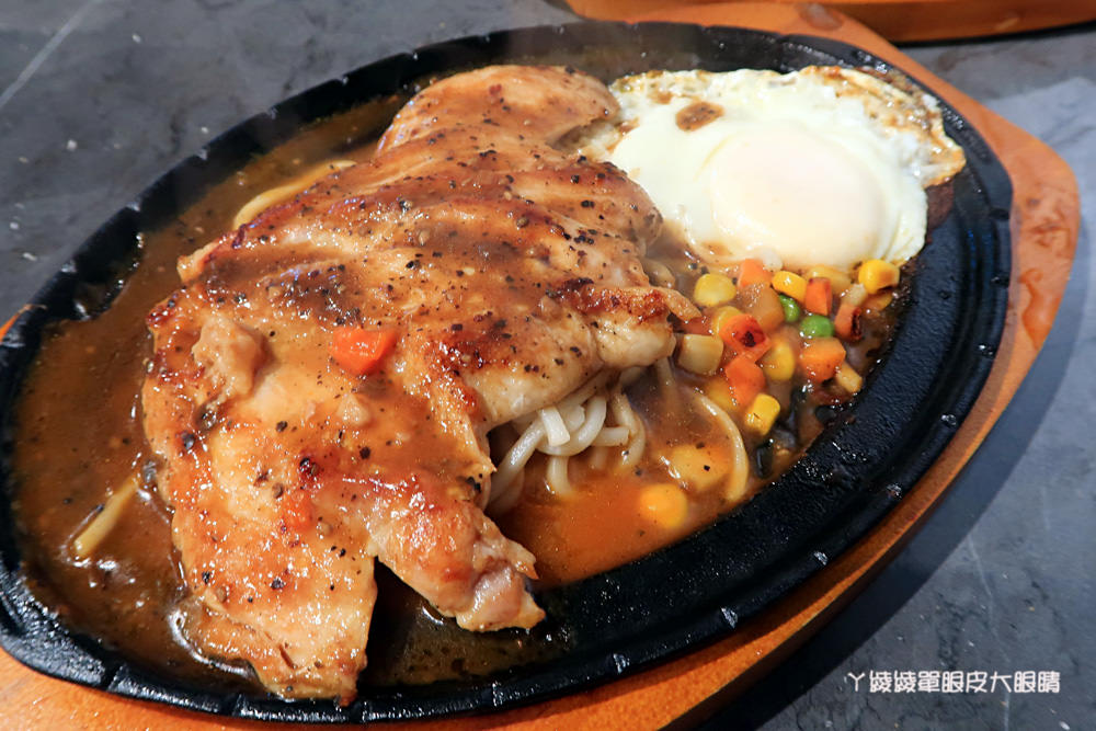 新莊平價牛排推薦,鮮牛排新開幕囉!有夠厚牛排、沙拉自助吧無限供應、現磨咖啡