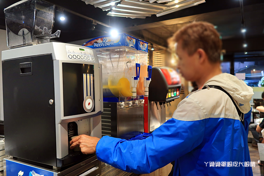 新莊平價牛排推薦,鮮牛排新開幕囉!有夠厚牛排、沙拉自助吧無限供應、現磨咖啡