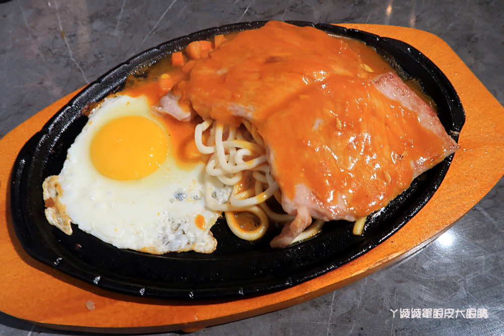 新莊平價牛排推薦，鮮牛排新開幕囉！有夠厚牛排、沙拉自助吧無限供應、現磨咖啡