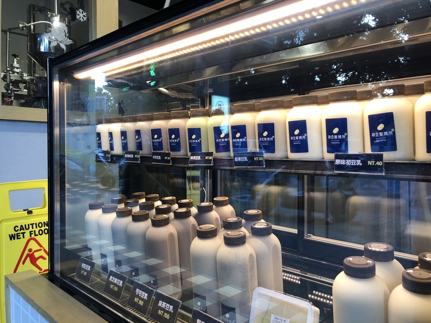 初豆製漿所,Truesoymilk,板橋站,豆漿,美食節目推薦,我不是他媽媽,板橋美食,銅板美食,排隊美食,甜點,花生湯,紅豆湯,燒仙草