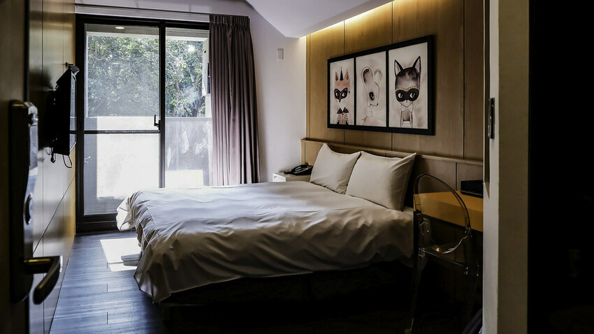 台中住宿 ｜台中逢甲25行館 Taichung FengJia 25 Hotel  每一間都有屬於自己的陽台 輕旅行推薦1千元左右優