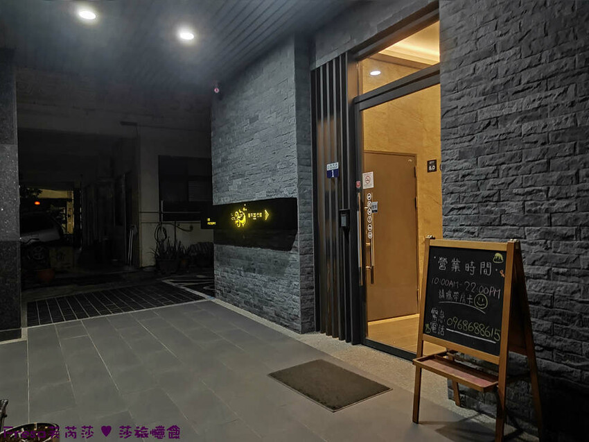 台中市西屯區台中飯店【台中逢甲25行館】住宅區內寧靜放鬆飯店氛圍.陽台房型曬曬暖陽.路口就有停車場公車站│秋紅谷│逢甲