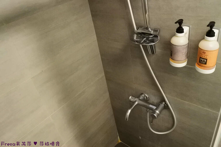 台中市西屯區台中飯店【台中逢甲25行館】住宅區內寧靜放鬆飯店氛圍.陽台房型曬曬暖陽.路口就有停車場公車站│秋紅谷│逢甲