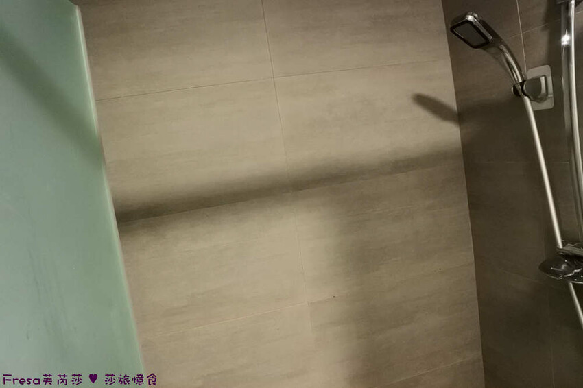 台中市西屯區台中飯店【台中逢甲25行館】住宅區內寧靜放鬆飯店氛圍.陽台房型曬曬暖陽.路口就有停車場公車站│秋紅谷│逢甲