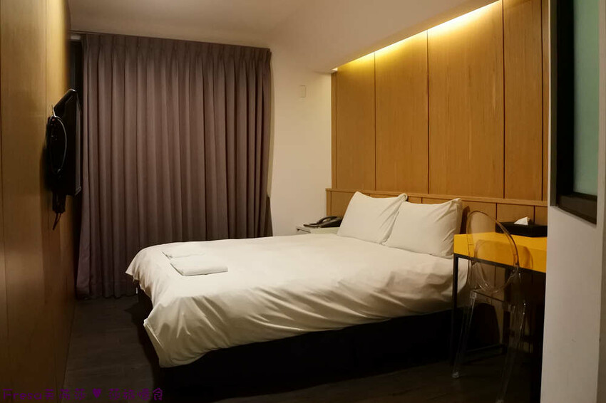 台中市西屯區台中飯店【台中逢甲25行館】住宅區內寧靜放鬆飯店氛圍.陽台房型曬曬暖陽.路口就有停車場公車站│秋紅谷│逢甲